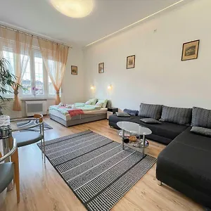 https://budapest-center-lifestyle-with-free-parking.inbudapesthotels.com